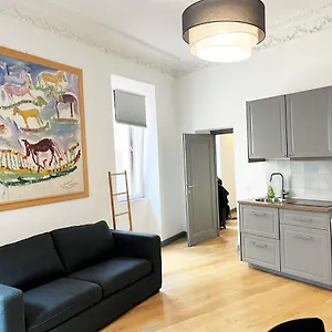  Apartment Pantheon Relais